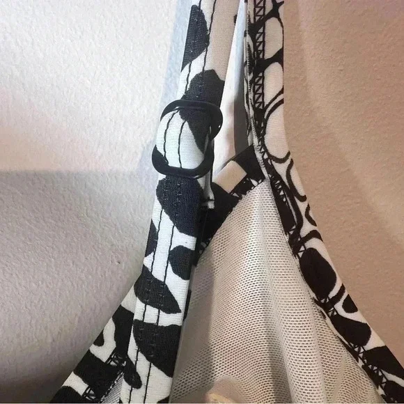 Croft & Barrow V tiered swimwear swim dress black/whit animal print size 10 - Picture 8 of 8
